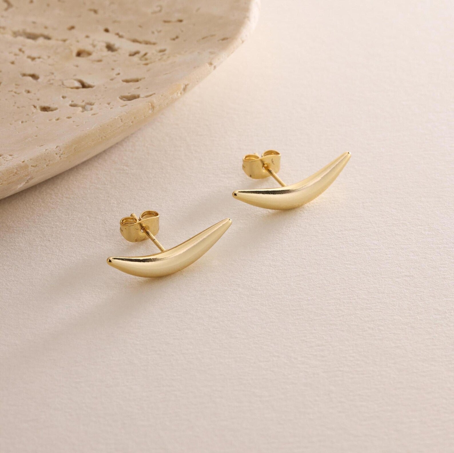Curved Bar Stud Earrings
