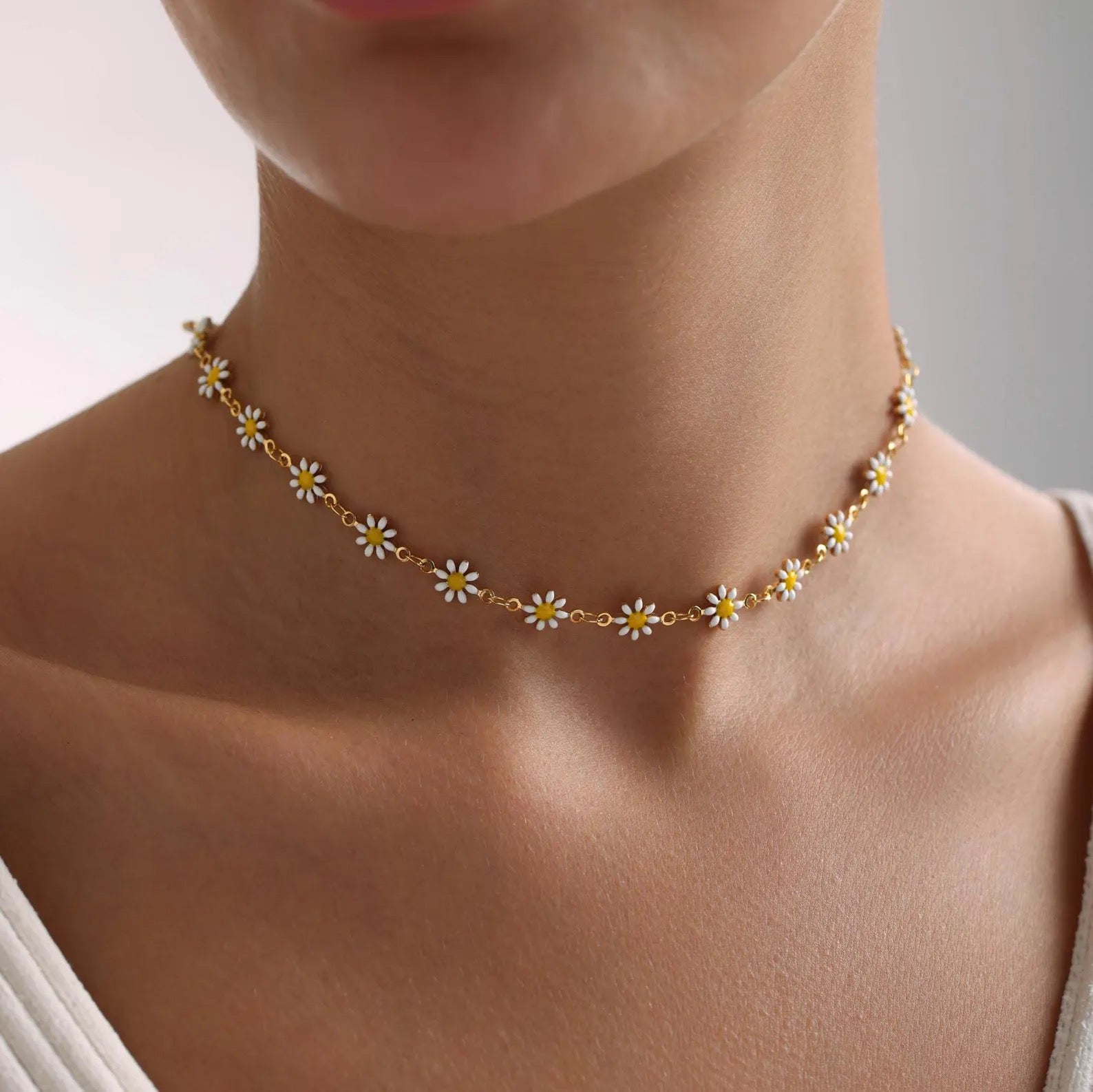 Minimalist Daisy Choker Necklace